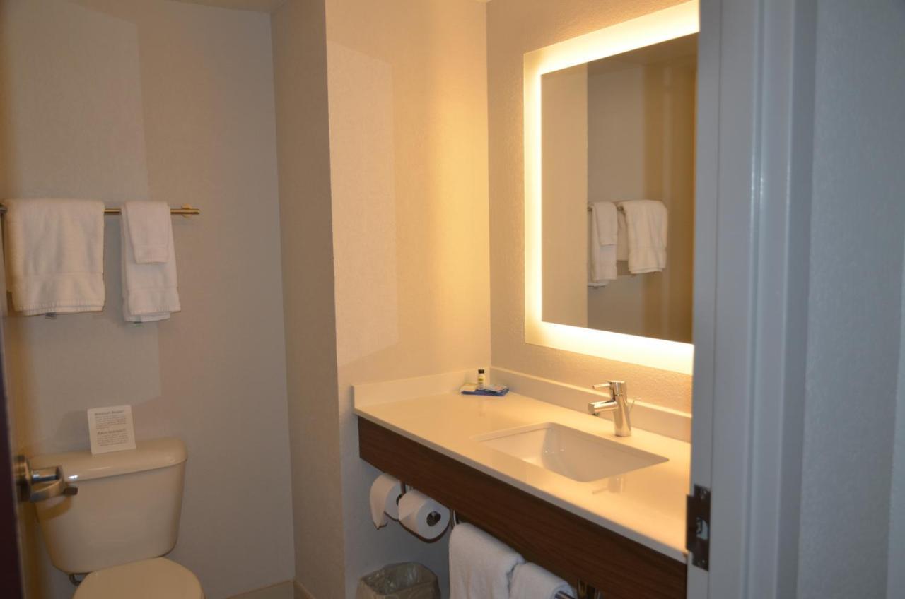 Holiday Inn Express Hotel & Suites Rochester By Ihg Exterior foto