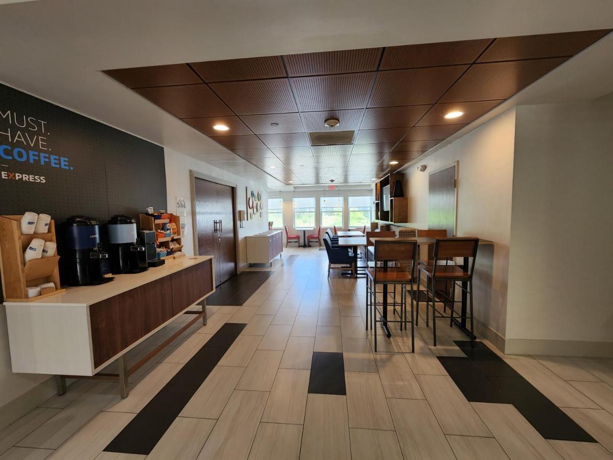 Holiday Inn Express Hotel & Suites Rochester By Ihg Exterior foto
